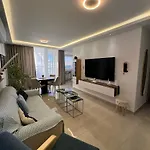Apartman Luxurious Brand New Seafront, Wake Up Onto The Sea *