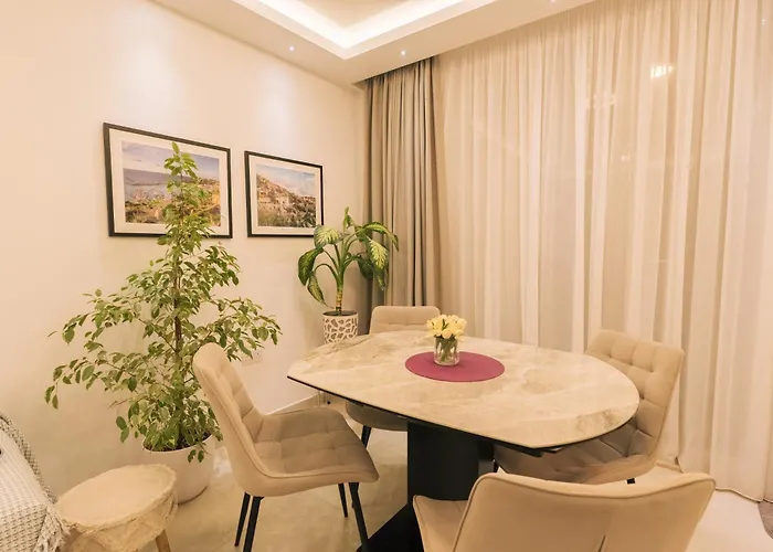 Luxurious Brand New Seafront, Wake Up Onto The Sea Appartement