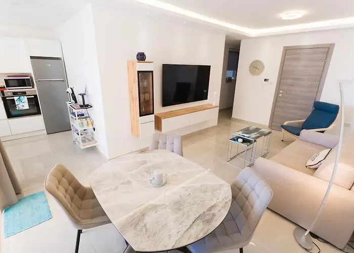 Luxurious Brand New Seafront, Wake Up Onto The Sea Appartement St. Paul's Bay