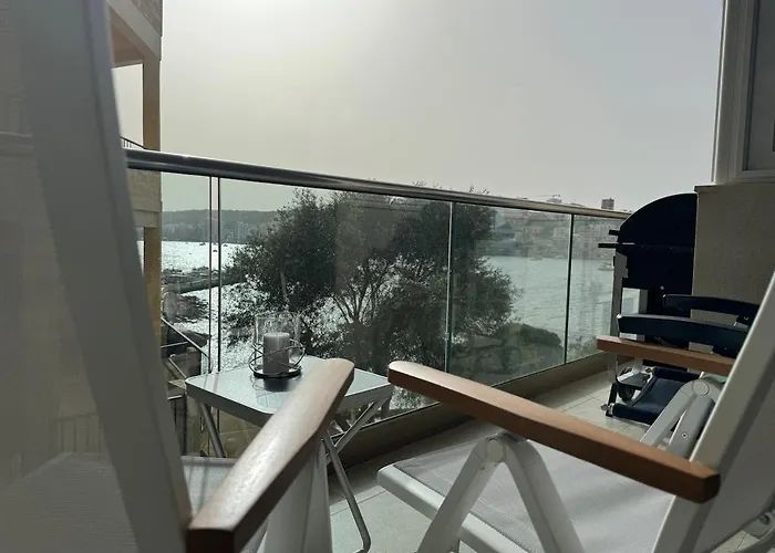 Appartement Luxurious Brand New Seafront, Wake Up Onto The Sea *