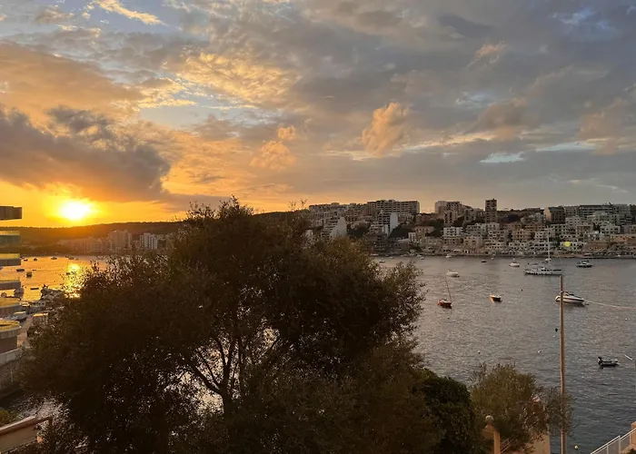 Appartement Luxurious Brand New Seafront, Wake Up Onto The Sea *