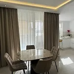 アパート Luxurious Brand New Seafront, Wake Up Onto The Sea *