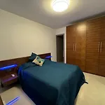 アパート Luxurious Brand New Seafront, Wake Up Onto The Sea