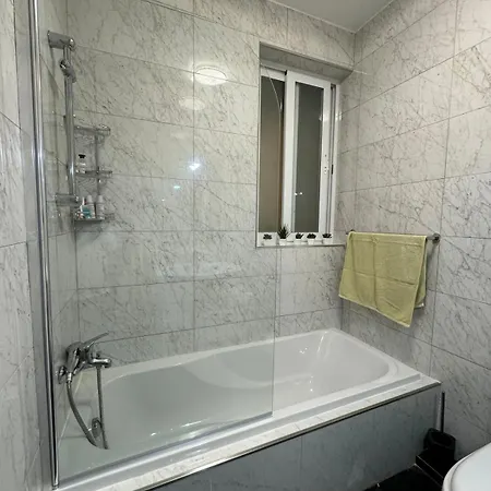 Appartamento Luxurious Brand New Seafront, Wake Up Onto The Sea *