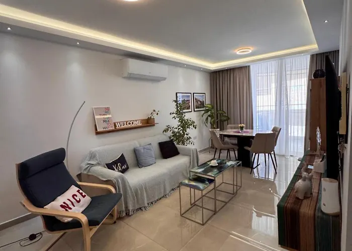 Luxurious Brand New Seafront, Wake Up Onto The Sea Apartament *