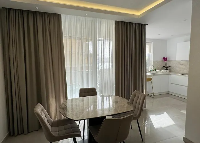 Apartament Luxurious Brand New Seafront, Wake Up Onto The Sea *