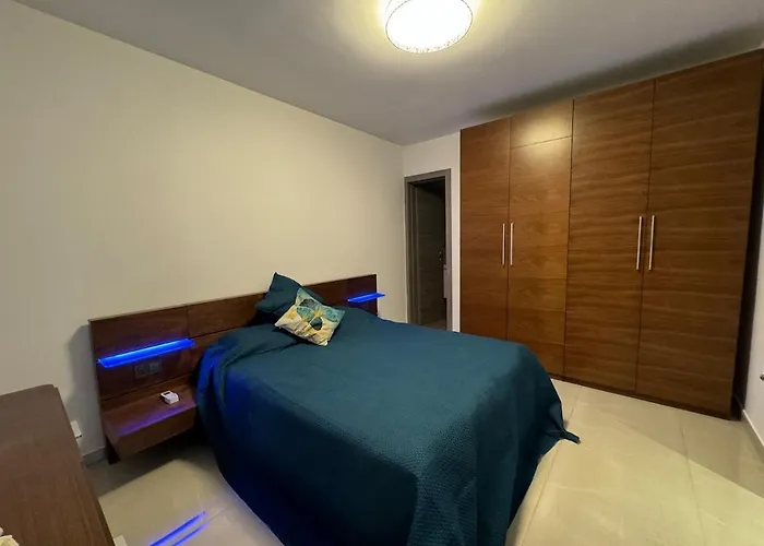 Apartament Luxurious Brand New Seafront, Wake Up Onto The Sea