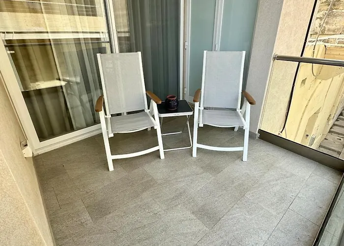 Apartament Luxurious Brand New Seafront, Wake Up Onto The Sea