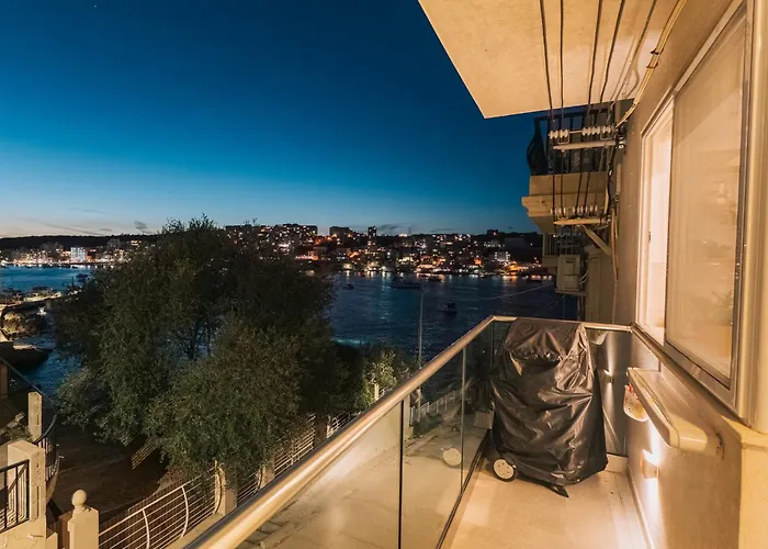 Luxurious Brand New Seafront, Wake Up Onto The Sea *